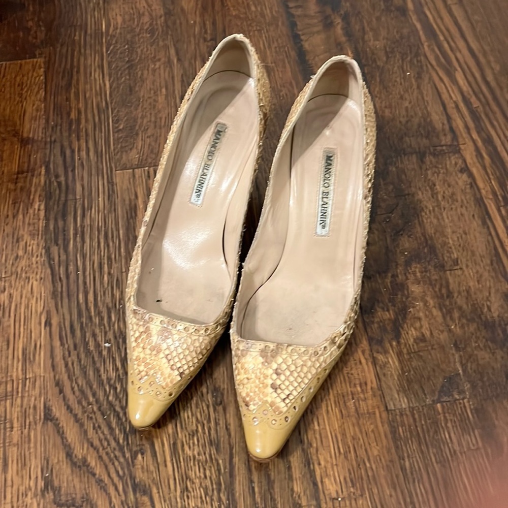 Manolo blahnik tan snakeskin Python heels size 37.5 but fit more like 38.